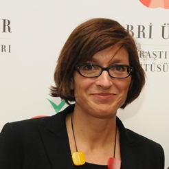 Dr. Laura Fernández Celemín